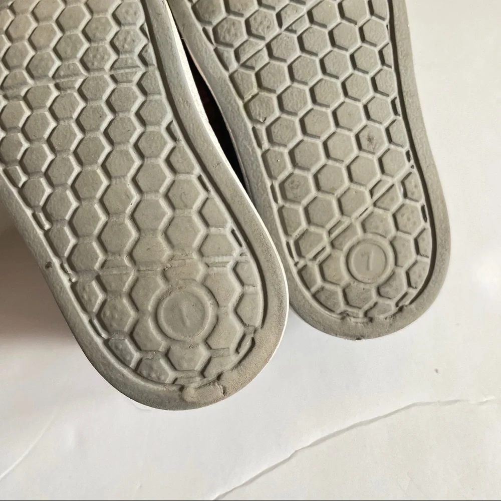 Cat & Jack gray perforated